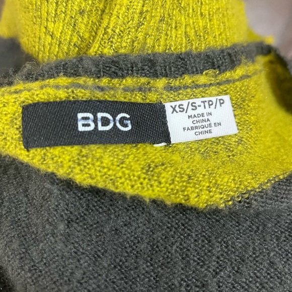 ⭐️ BDG ⭐️VINTAGE OVERSIZED KNIT RELAXED FIT V-NECK PULLOVER SWEATER SIZE XS/S - Picture 7 of 11